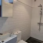 Lovely 1 Bedroom With Garden No Smoking Διαμέρισμα *