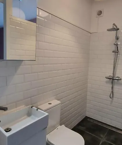 Lovely 1 Bedroom With Garden No Smoking アパート *