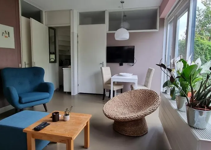 Lovely 1 Bedroom With Garden No Smoking 아파트 *