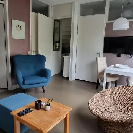 Lovely 1 Bedroom With Garden *